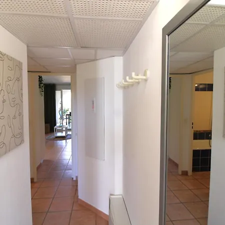 Le Hameau De La Pinede Studio-cabine Piscine Clim Wifi Parking Mer By Hc شقة